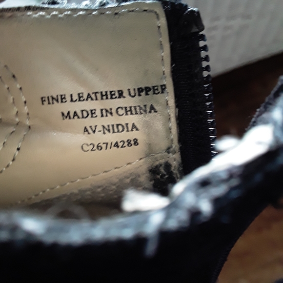 Adrienne Vittadini Black Suede leather Boots 8M - Picture 8 of 11